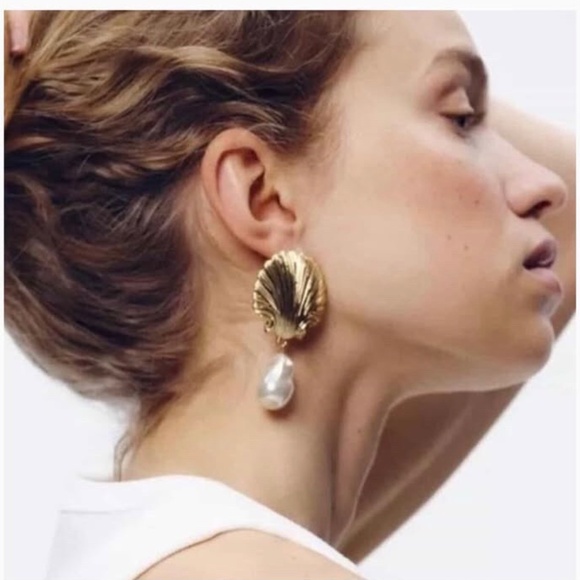 Zara Shell Earring - Picture 4 of 5